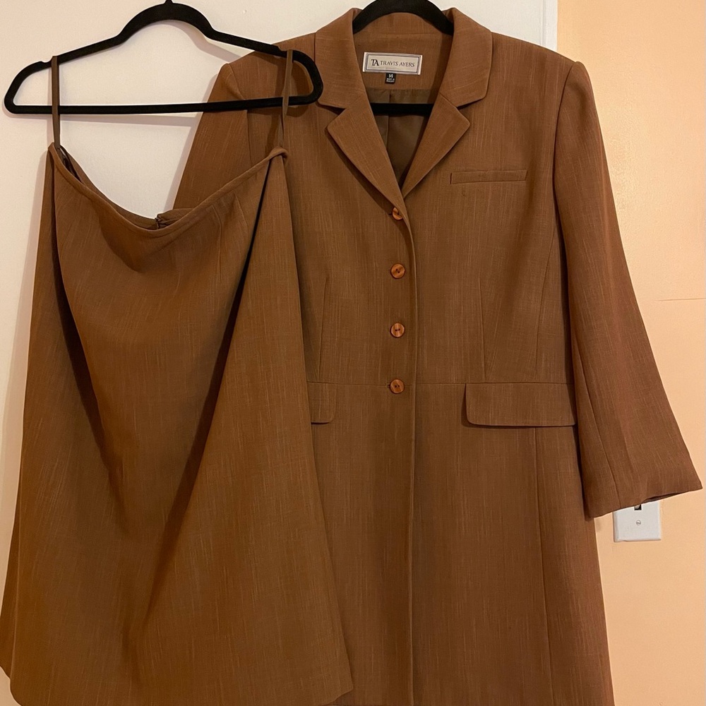 Travis Ayer’s Size 14 Brown Two-Piece Skirt Suit Set